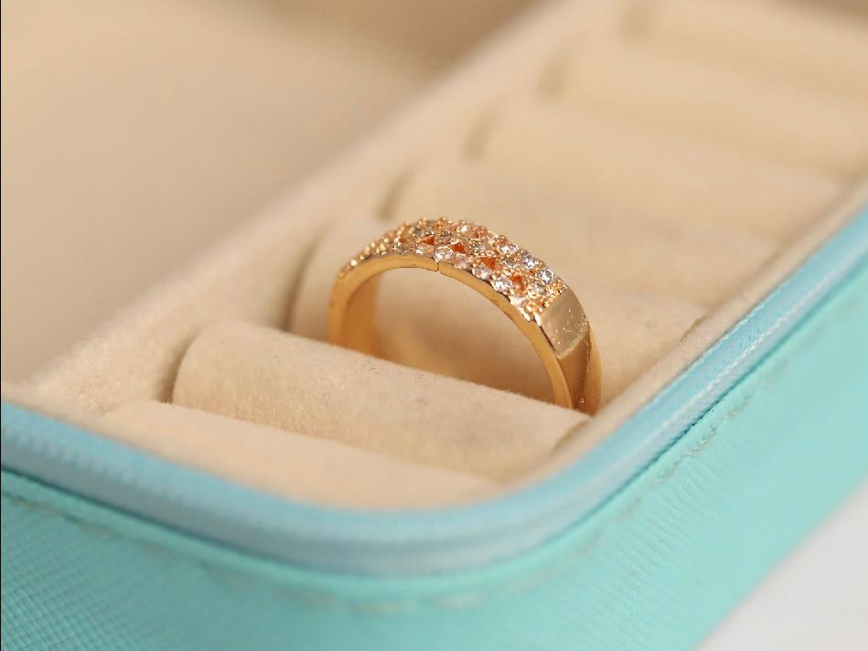 ELJ-R-035 Luminous Crystal Band Ring