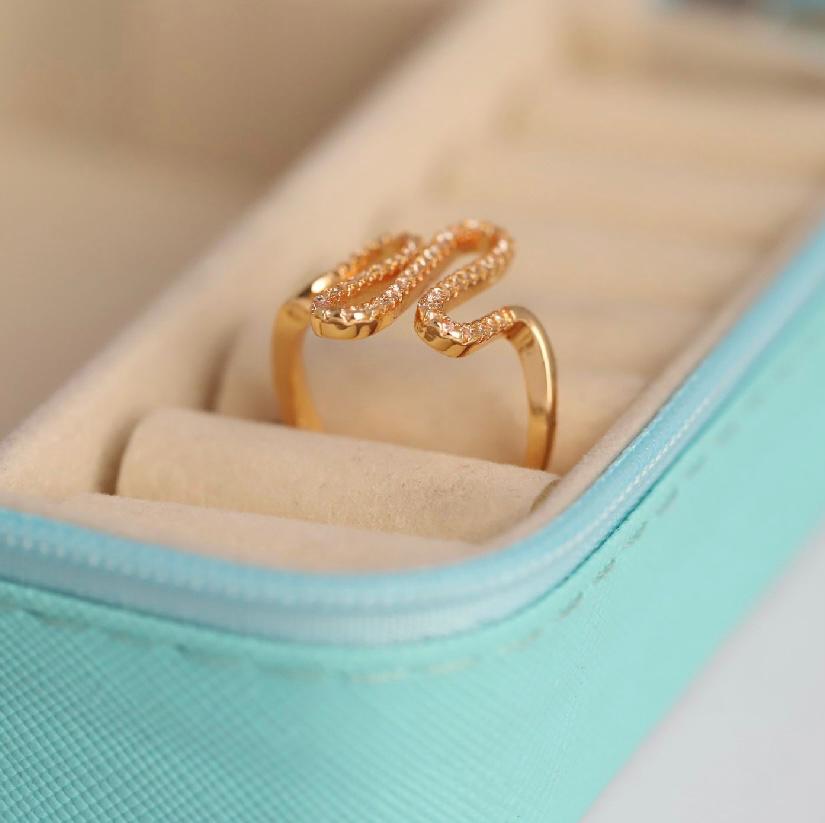 ELJ-R-029 Serpentine Crystal Wave Ring