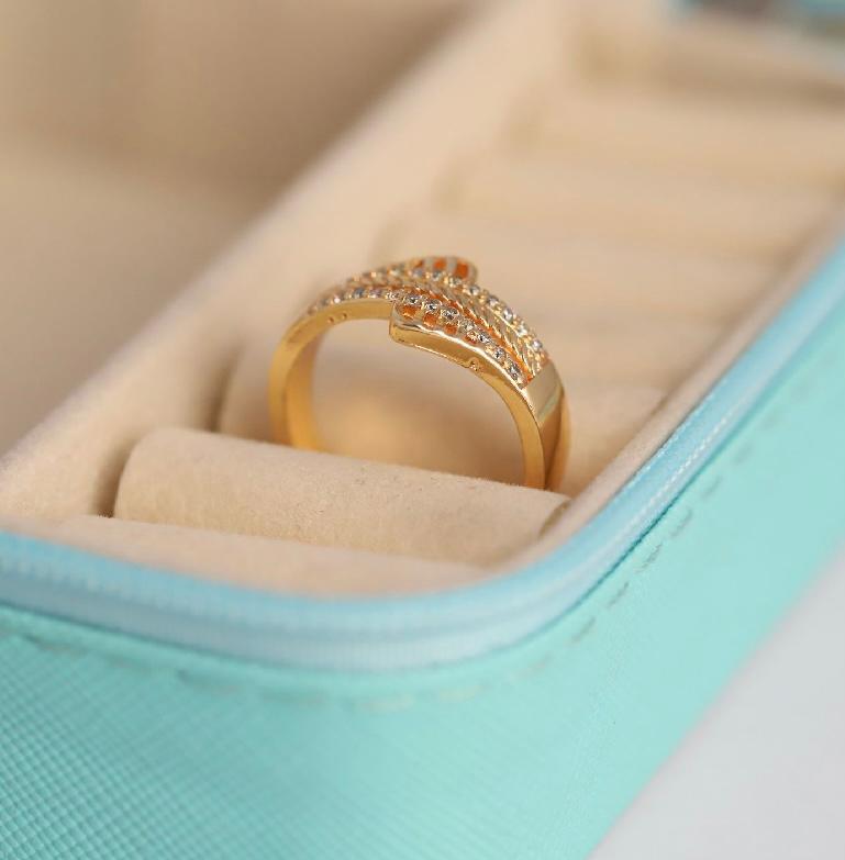 ELJ-R-030 Royal Rope Crystal Ring