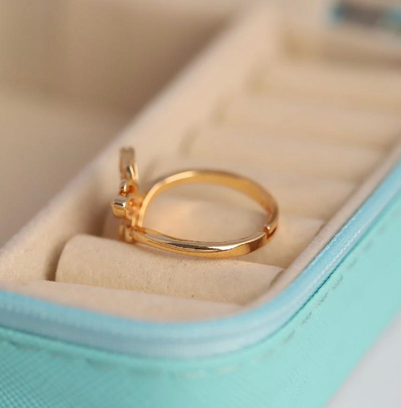  ELJ-R-010  Flutter Crystal Ring