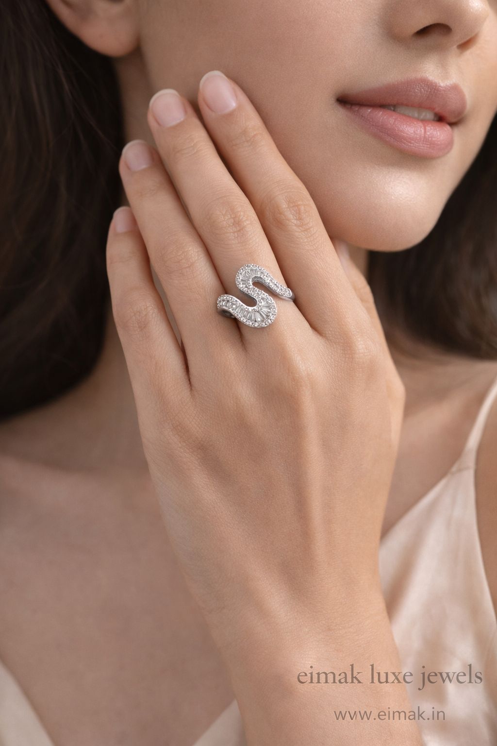 Serpentina Curve Crystal Ring