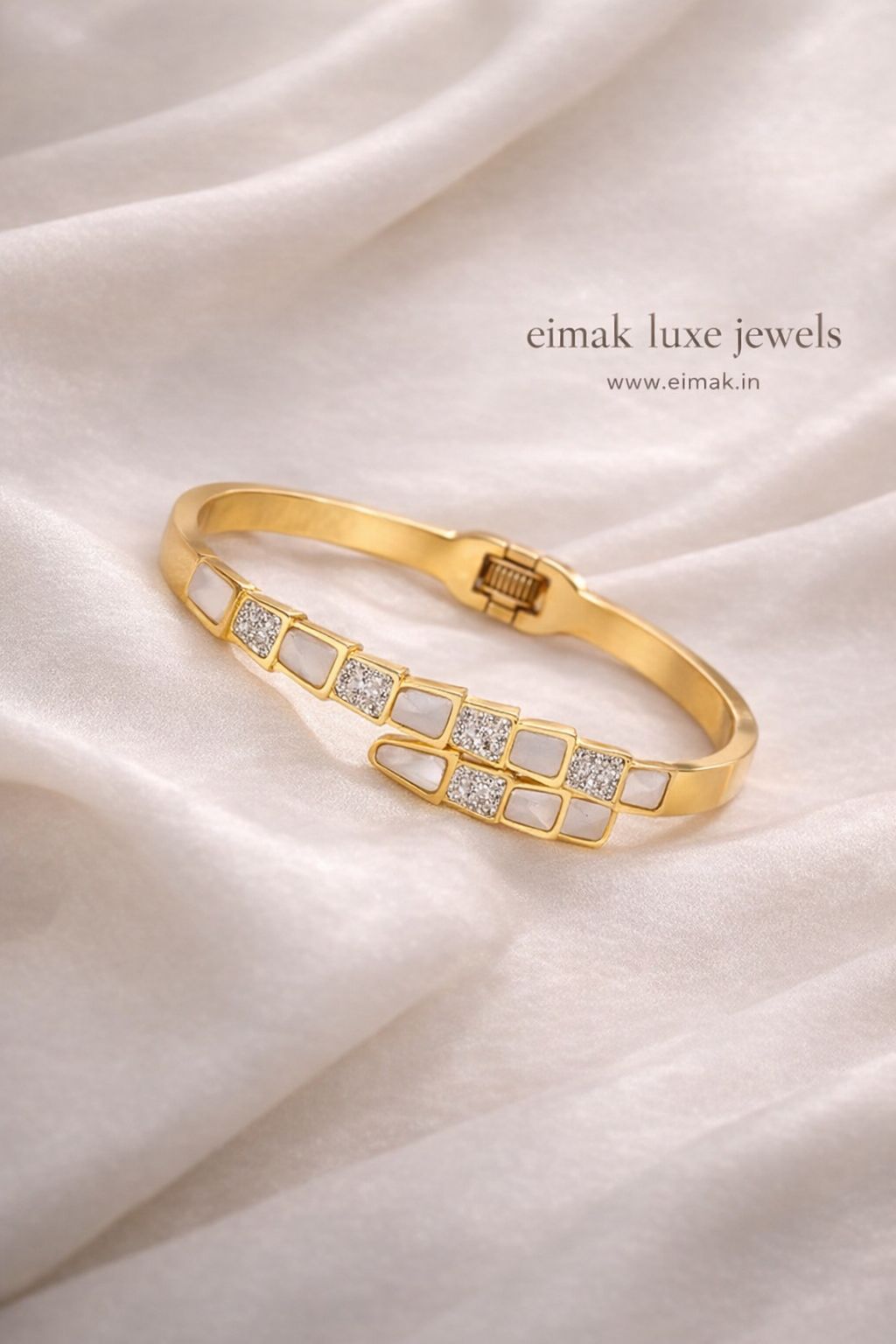 Celestia Link Gold Bangle