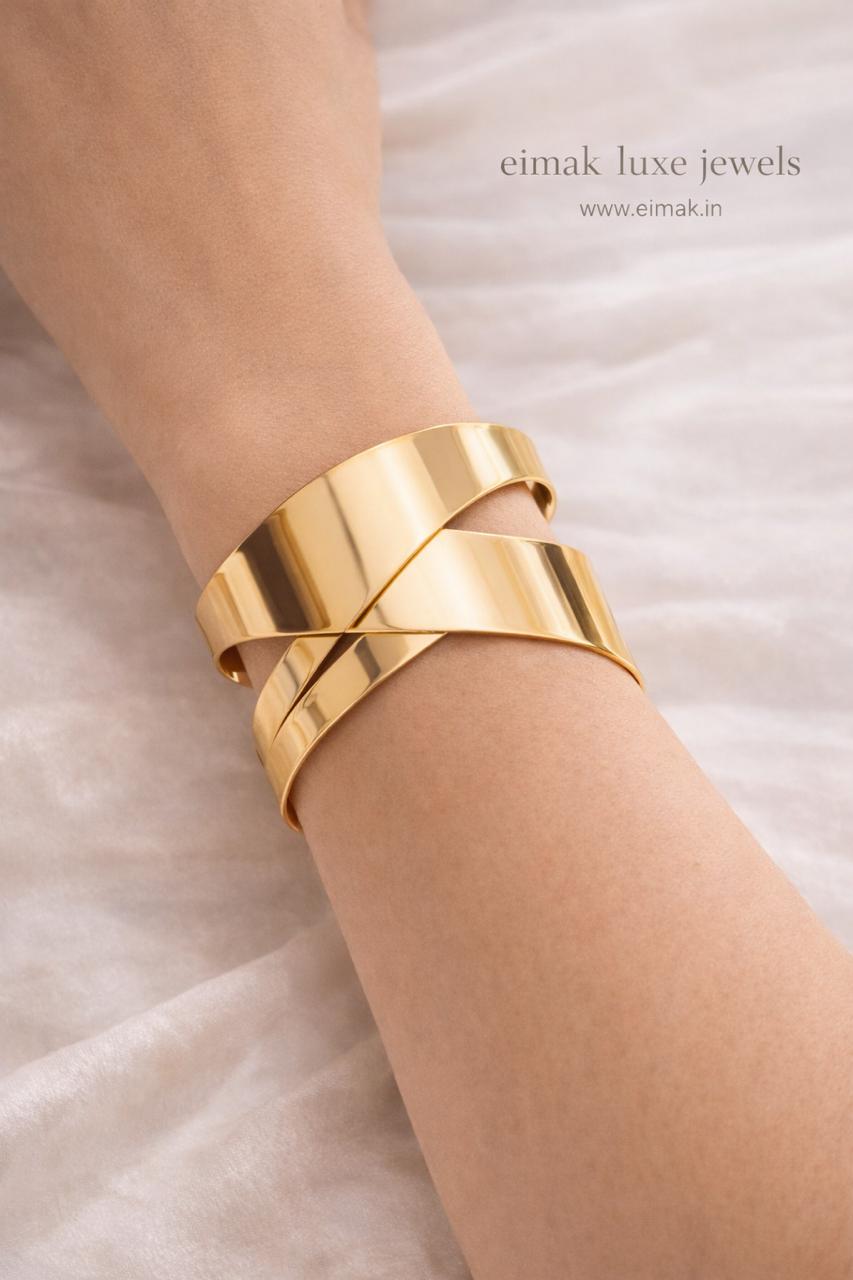  Vega Cross Luxe Gold Cuff