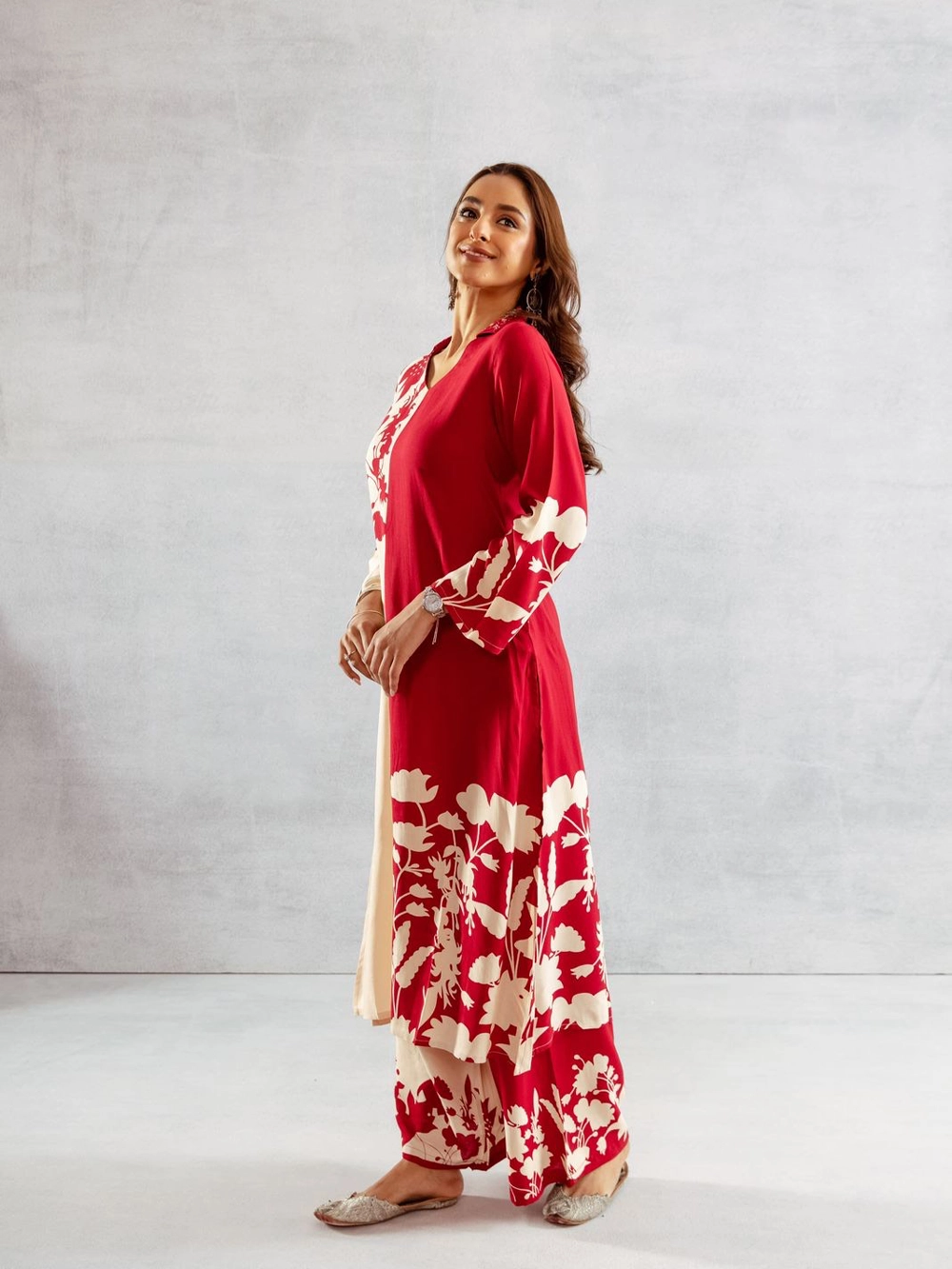 Dual-Tone Red & Beige Kurta with Bold Floral Print – Churidar Set
