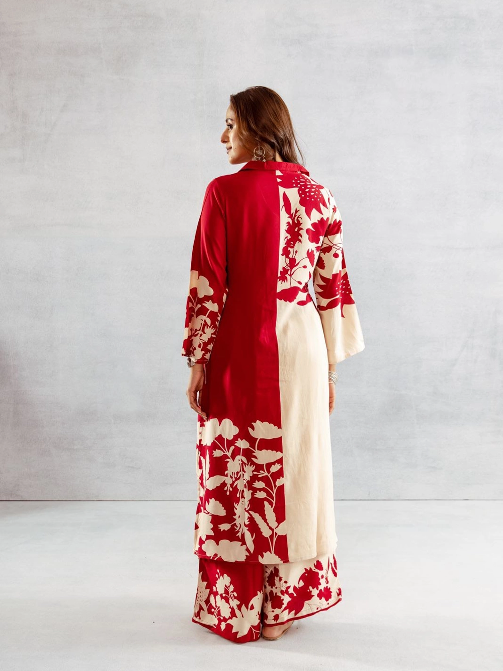 Dual-Tone Red & Beige Kurta with Bold Floral Print – Churidar Set