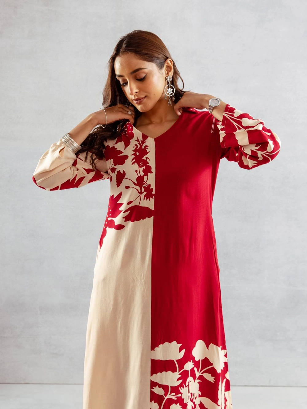 Dual-Tone Red & Beige Kurta with Bold Floral Print – Churidar Set