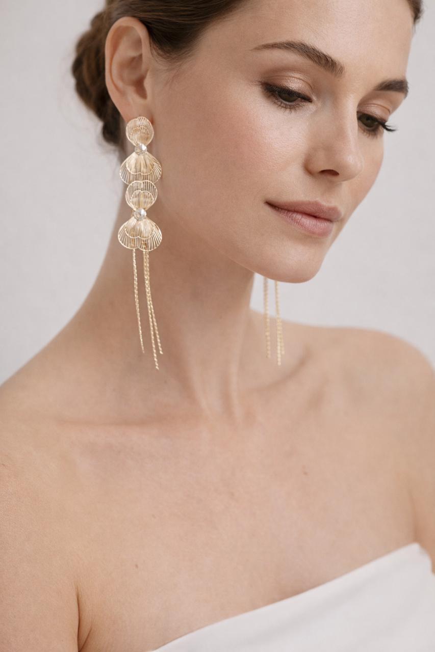 Wire Shell Crystal Drop Earrings